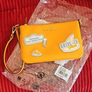 MICHAEL KORS "Diner" Series Jet Set Convertible Wristlet - GREAT GIFT!